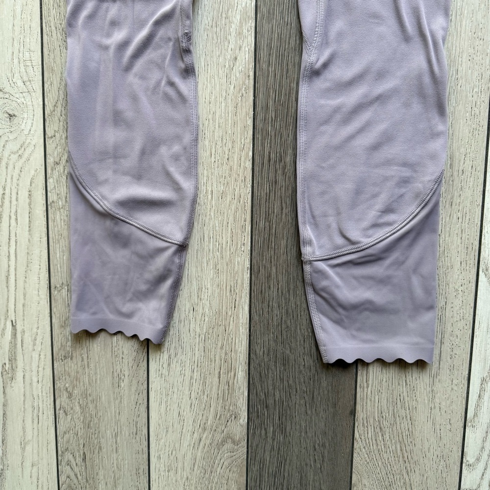 Lululemon Purple High-Waisted Leggings with Smooth Stretch Fabric size 2 - Picture 3 of 8